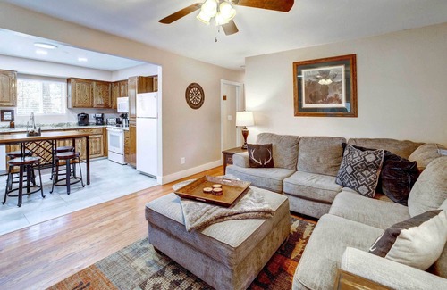 Pine Cottage | Pet-Friendly Pine Vacation Rental Cottage!