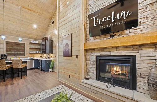 Broken Bow Cabin | Pet-friendly | Playground | Heated & Chilled Pool!