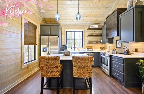 Broken Bow Cabin | Pet-friendly | Playground | Heated & Chilled Pool!