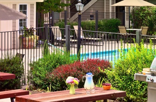 Sharonville House | Pet-friendly Property! Minutes to Cincinnati Zoo and Botanical Garden