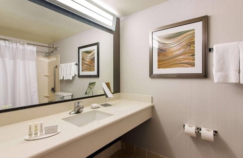Emeryville Hotel | Pet friendly Property! Indoor swimming pool, Close to Tilden Regional Park!