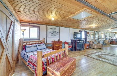 Powell Apartment | Pet-Friendly Purdy Home with Horse Stables and Trails!
