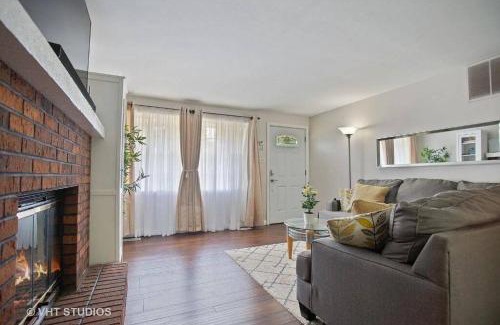 Wasco House | Pet Friendly Ranch Home 30 mins from O'Hare