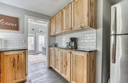 Zigzag House | Pet friendly River front Cabin w Hot Tub and BBQ