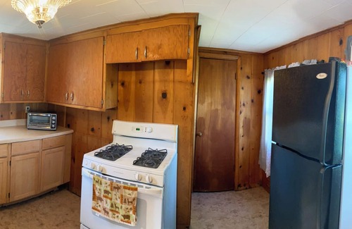 Port Hope Cottage | Pet friendly Sandy Beach Access Oasis.