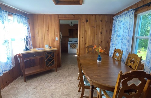 Port Hope Cottage | Pet friendly Sandy Beach Access Oasis.