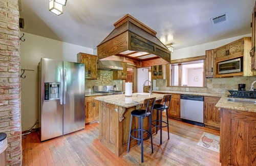 Springville House | Pet-Friendly Springville Vacation Rental w/Grill!