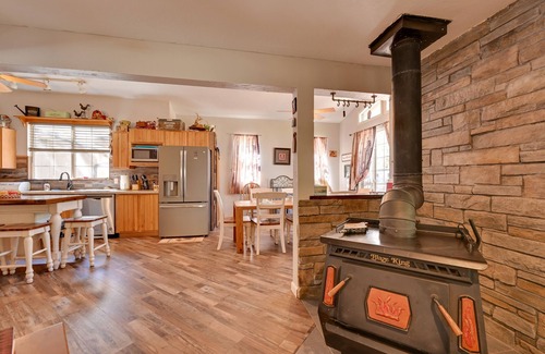 Strawberry Cottage | Pet-Friendly Strawberry Cottage w/Patio & Yard!