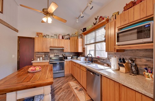 Strawberry Cottage | Pet-Friendly Strawberry Cottage w/Patio & Yard!