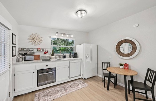 Mandarin House | Pet Friendly Studio with Tons of 5 Star Reviews