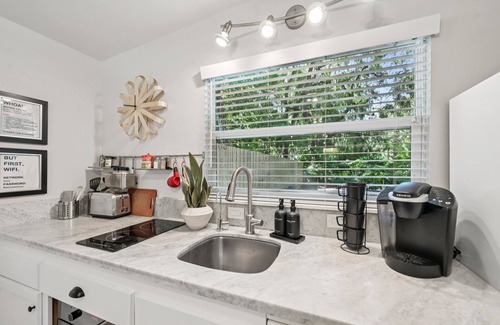 Mandarin House | Pet Friendly Studio with Tons of 5 Star Reviews