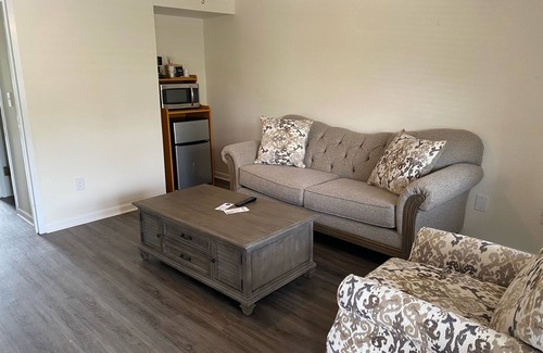 Jamestown House | Pet friendly suite that overlooks Lake Cumberland's Safe Harbor Jamestown #107