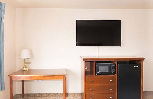 McMinnville Hotel | Pet-friendly Suite w/Free Parking! A 5-minute drive away from Third Street!