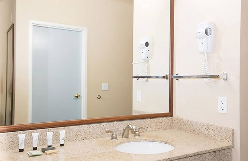McMinnville Hotel | Pet-friendly Suite w/Free Parking! A 5-minute drive away from Third Street!