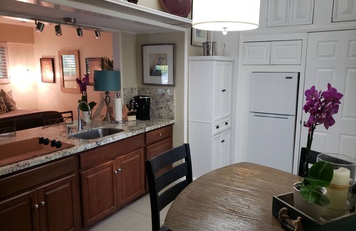 Fort Lauderdale Apartment | Pet Friendly Tropical Studio with Private Kitchen and Bath