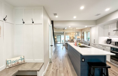 South Beach Condo | PET-FRIENDLY VILLA W/WATER VIEWS, DOCK & TENNIS NEAR SALTY DOG