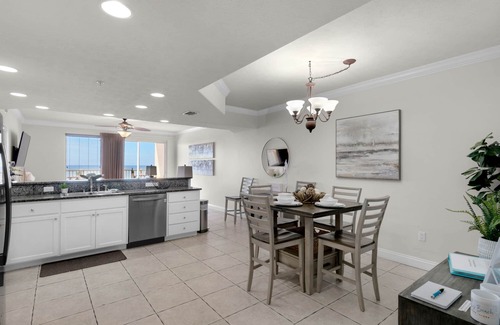 Lower Grand Lagoon Condo | PET FRIENDLY-Beach Service Included-GROUND FLOOR-POOLSIDE CAFE-HOT TUB-GRILLS