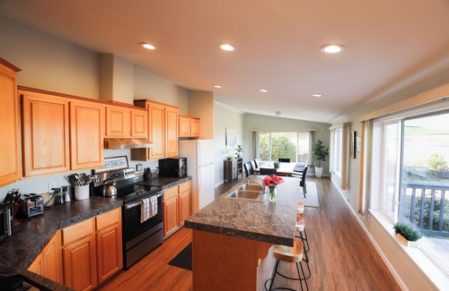 Newberg House | Pet Friendly Vineyard Home with Mountain Views