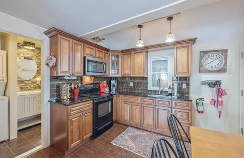 Green Creek House | Pet-friendly w/Private Deck | Close to Beaches!