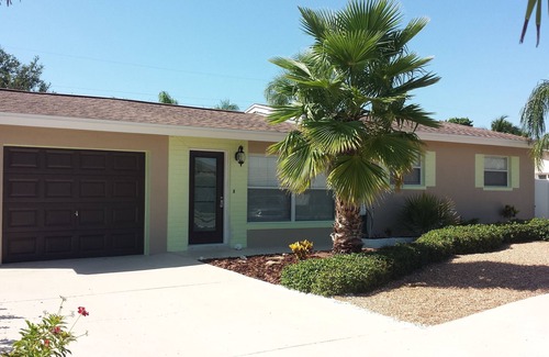 Vina Del Mar Island House | Pet Friendly.Walk to Pass-a-Grille Beach from Vina Del Mar private pool home