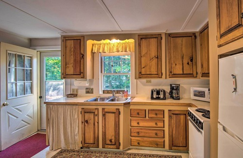 Wakefield Cottage | Pet-Friendly Waterfront Cottage: On-Site Bunkhouse