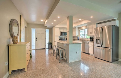 Tarpon Springs House | Pet-Friendly Waterfront Home - 2 Mi to Beach!