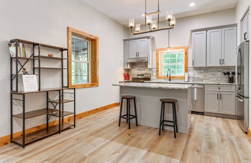 Waynesville Cabin | Pet-Friendly Waynesville Cabin w/Deck & Mtn Views