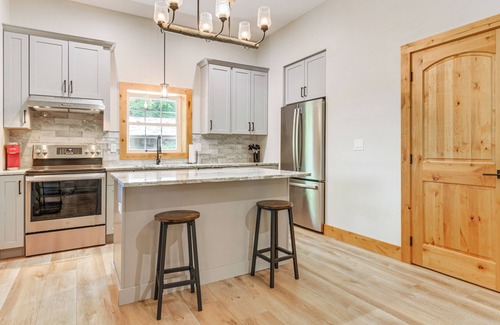 Waynesville Cabin | Pet-Friendly Waynesville Cabin w/Deck & Mtn Views