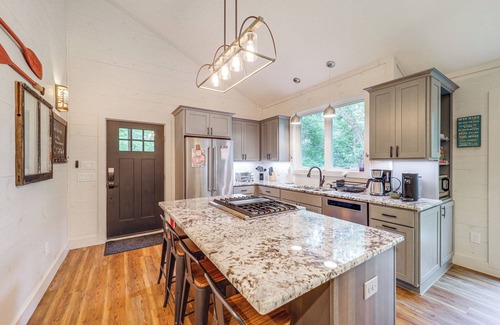 West Jefferson House | Pet-Friendly West Jefferson Home w/River View!