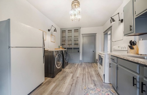 Appleton Apartment | Pet Haven: Cozy, Furnished w/Yard in Quiet Area Blocks From Downtown Appleton