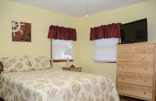 Seneca Falls House | "Pete's Paradise: Charming Cayuga Lake Cottage"