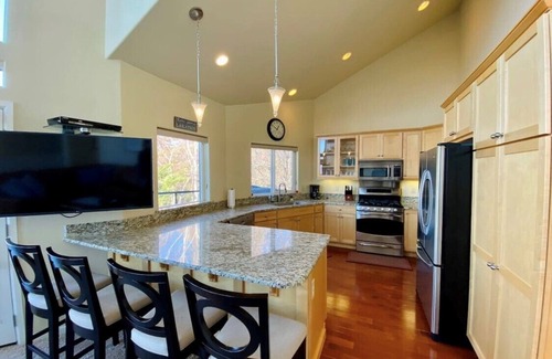 Chelan House | Peterson’s Waterfront Townhome- Pool, Hot Tub, Views