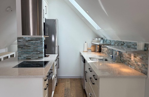 Dunbar Other | Petit Belle Chasse - A country coachhouse just minutes from downtown Vancouver.