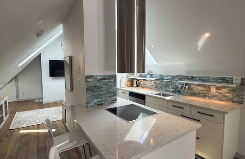 Dunbar Other | Petit Belle Chasse - A country coachhouse just minutes from downtown Vancouver.