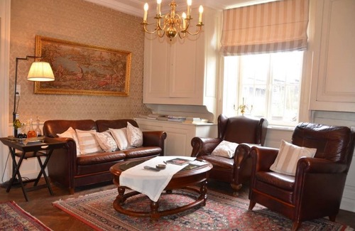 Raincourt Bed & Breakfast | Petit Château Armand Bourgoin B & B