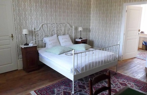 Raincourt Bed & Breakfast | Petit Château Armand Bourgoin B & B