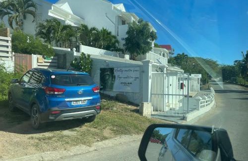 Mont Vergna Apartment | Petit coin de paradis à 5 min Baie Orientale, Idolem résidence unité 7bis - 57 Rue du Mont Vernon 1