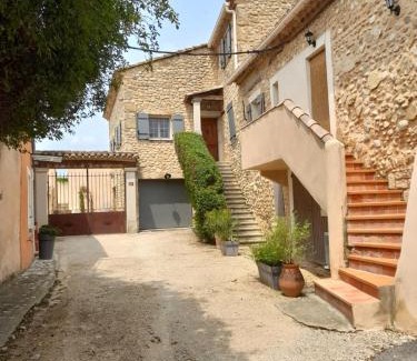 Villedieu House | Petit gite au cœur d'un village templier