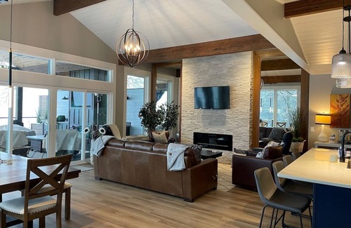 Morrilton House | Petit Jean Mountain Bluff Point Cottage - On the cliff's edge! ADULTS ONLY