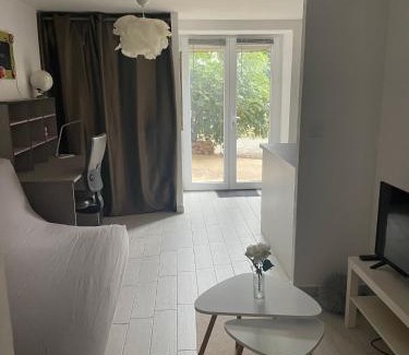 Saint-Germain-Nuelles Apartment | Petit studio aux portes du beaujolais