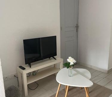 Saint-Germain-Nuelles Apartment | Petit studio aux portes du beaujolais