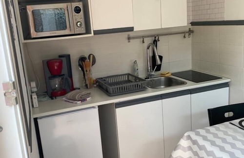 Le Breuil Apartment | Petit studio wet room