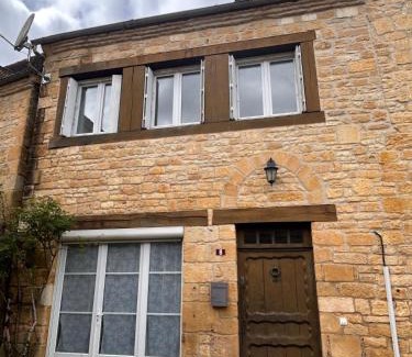 Salignac-Eyvignes House | Petite maison au pied du château