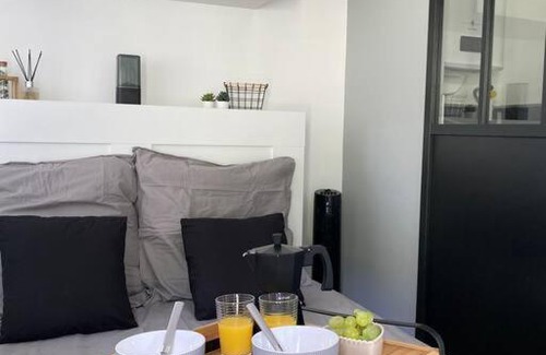 Marmeaux Apartment | Petite maison dans la prairie