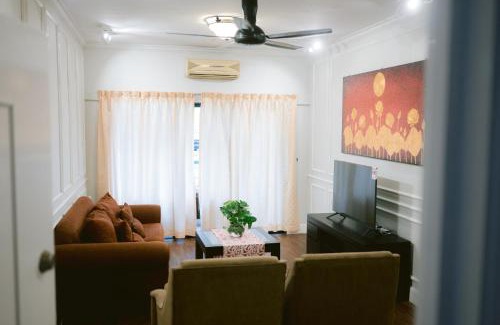 Downtown Kota Kinabalu Apartment | Petronella English Apartment Marina court