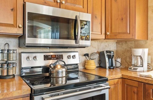 Klipsan Beach House | Pets OK, OCEAN VIEW, Beach Path, HOT TUB, Large Yard (FirstM)