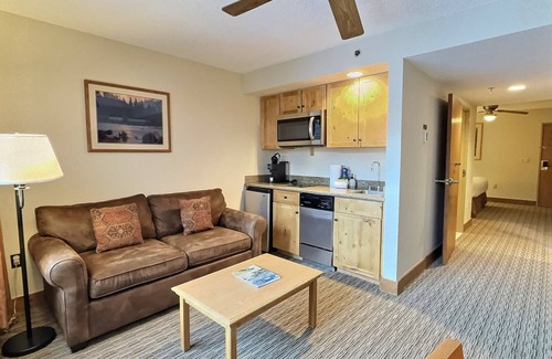 Crested Butte Condo | Pets OK, Ski In/Out, Pool, Hot Tub & Affordable!