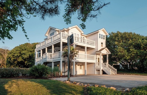 Southern Shores House | Pets stay free DolphinInnOBX-7BR, Pool, Gym, Pickleball, Tennis, Pirate Ship