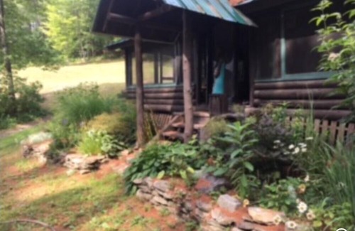 Northville House | PETS WELCOME ! ADIRONDACK LOG CABIN WALK TO BEACH