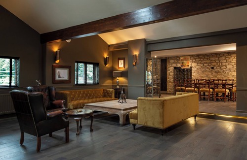 Crudwell Hotel | Pettifers Freehouse Hotel